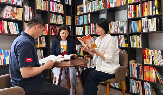 翻開“城發(fā)”這本書，每一頁，都是鄭州的煙火與遠(yuǎn)方